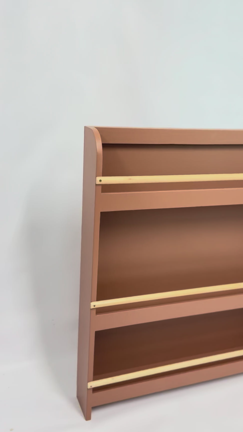 Load and play video in Gallery viewer, Classic Bookshelf with Front Rail in Terracotta and Varnish finish, designed to display children&amp;#39;s books front-facing for easy browsing and independent reading.
