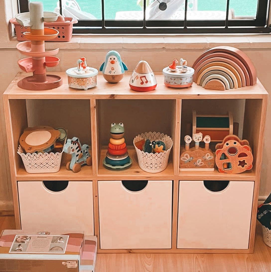 Cube Unit with Storage Boxes