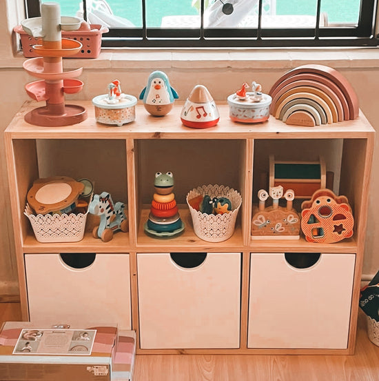 Cube Unit with Storage Boxes